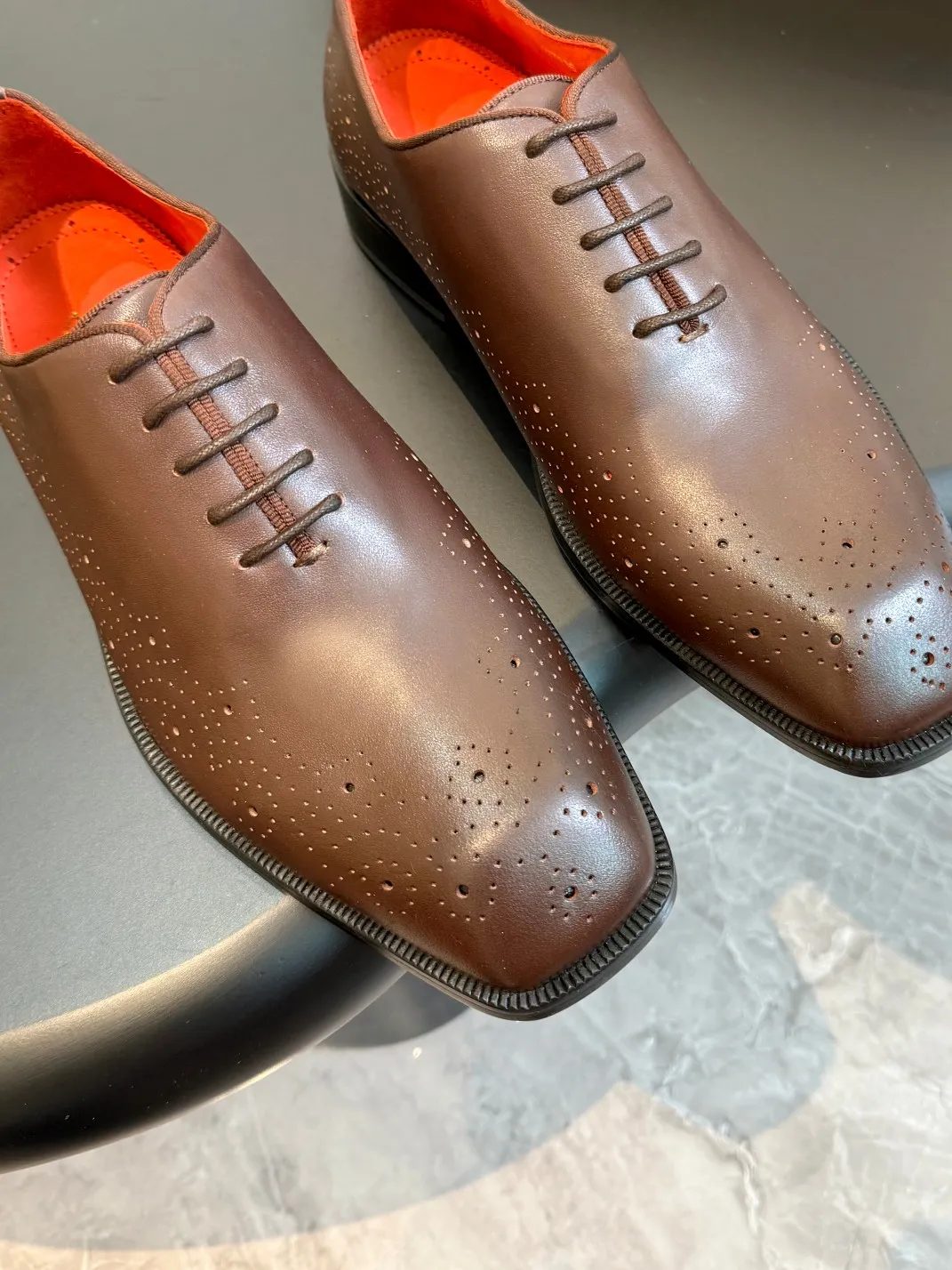 💰960 Christia*.Loubouti* high-end men's business formal leather shoes, original genuine cowhide red sole, imported Italian cowhide outsole, first-layer cowhide, water-dyed cowhide lining, high-end luxury. Size: 39-44 (customized at 38.45.46)✅